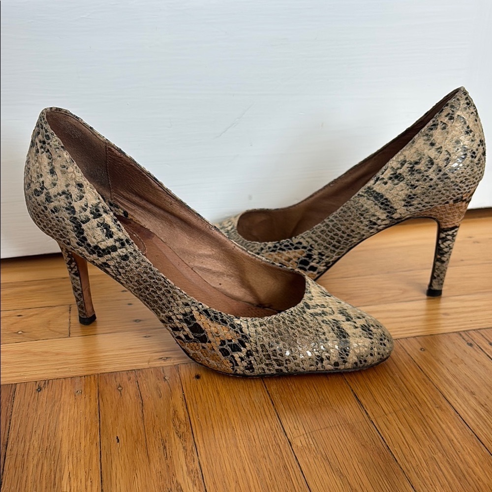 Elegant Snakeskin-patterned Heels